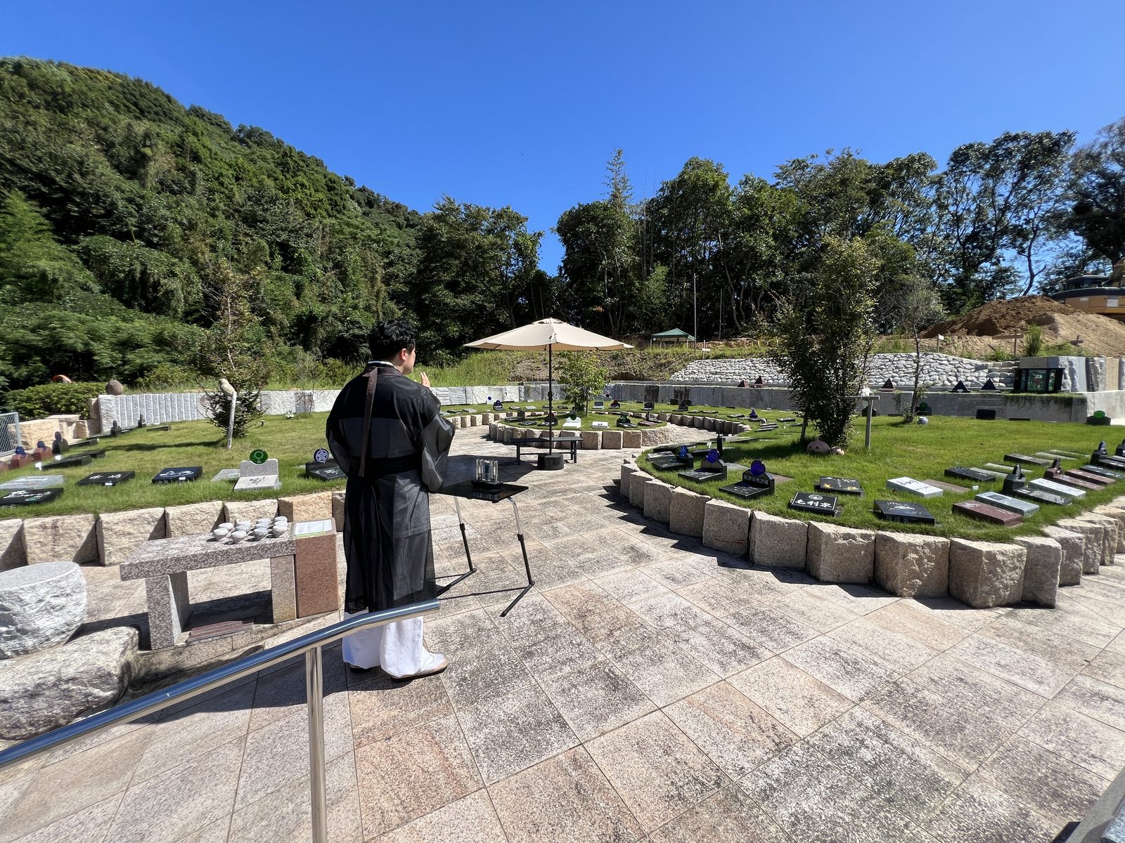 大将山霊苑 僧侶による供養の様子