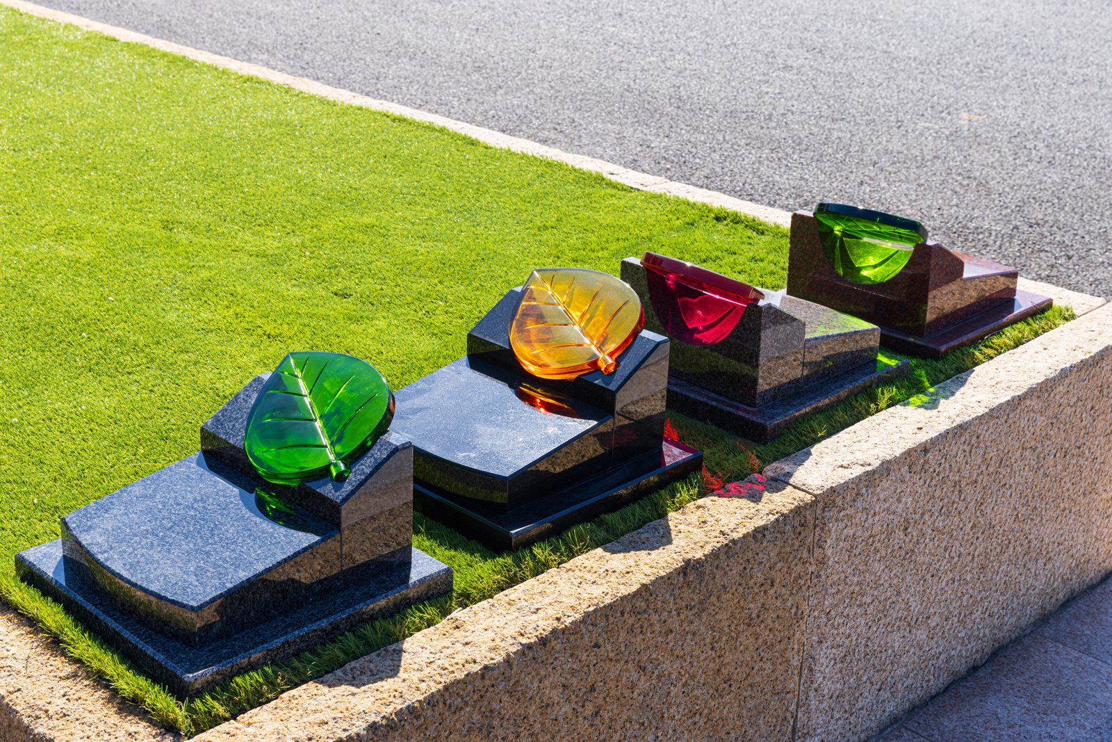 大将山霊苑 樹木葬 彩葉（いろは）4色のガラスの葉