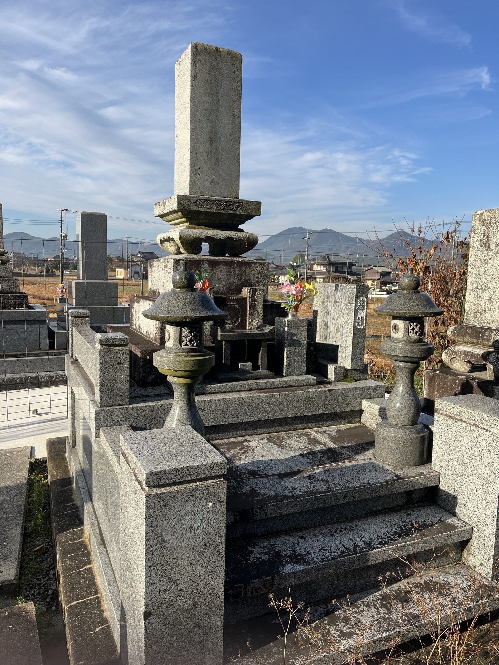 墓石クリーニング 施工前 高圧洗浄前の墓石